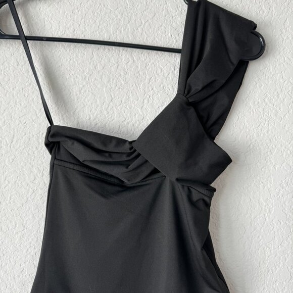 Revolve black asymmetrical one shoulder bodysuit🖤🦪✨ - Picture 3 of 8